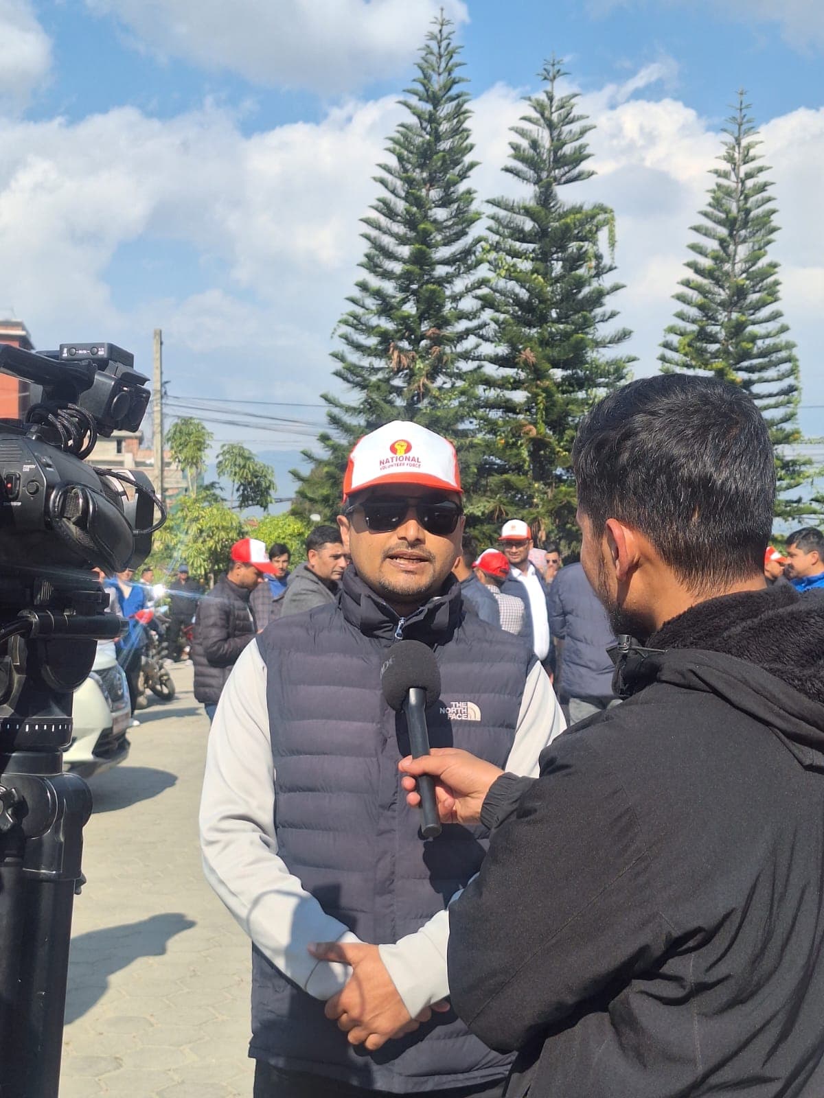 एमाले संकटमा जन्मिएको पार्टी हो जनताको विचमा जान्छ ।